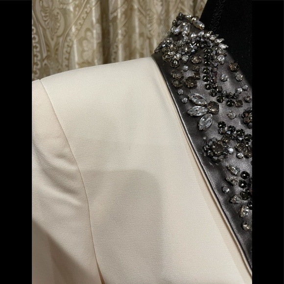 White fancy blazer - Picture 9 of 16